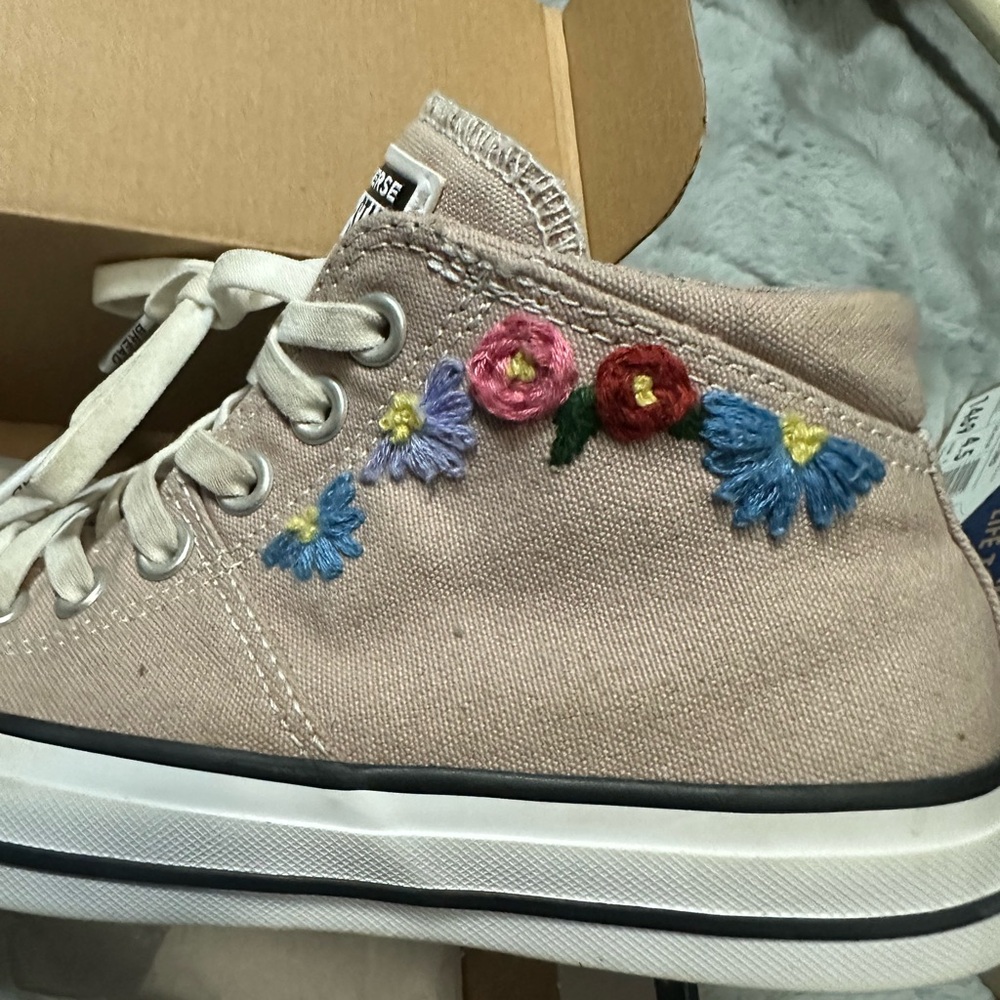 Converse Beige Floral Embroidered mid rise